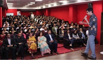 Read more about the article ABS PGDM Orientation 2019: Mr. Farrhad Acidwalla enthralls students with his fascinating LEAD Guest Lecture!